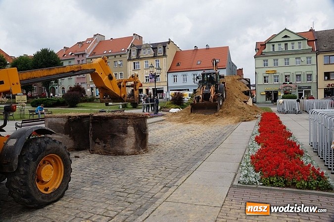 Zdjęcie w galerii na portalu naszwodzislaw.com: Na wodzisławski rynek zwożony jest piasek  wiadomości z regionu