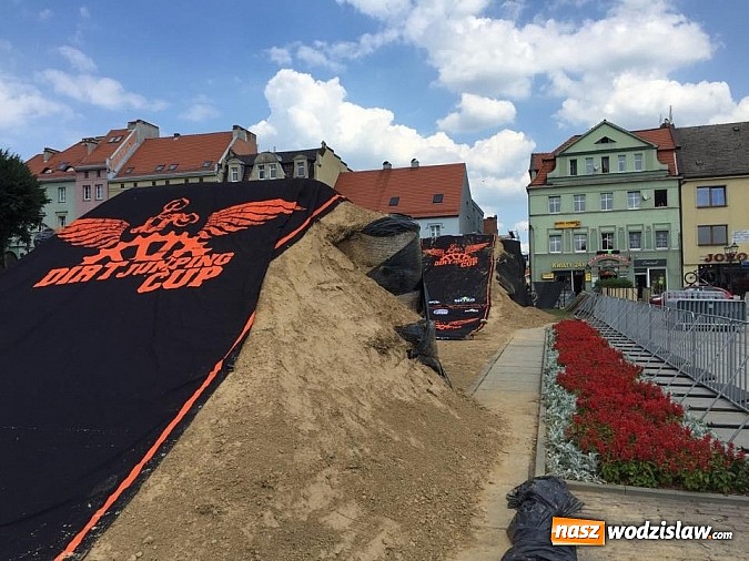 Zdjęcie w galerii na portalu naszwodzislaw.com: Już w sobotę salta na rowerze nad dachami wodzisławskich kamienic wiadomości z regionu