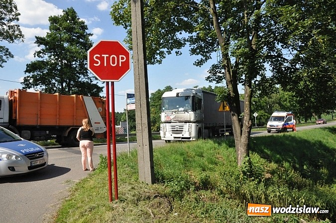 Zdjęcie w galerii na portalu naszwodzislaw.com: W Rzuchowie TIR wjechał w śmieciarkę  wiadomości z regionu