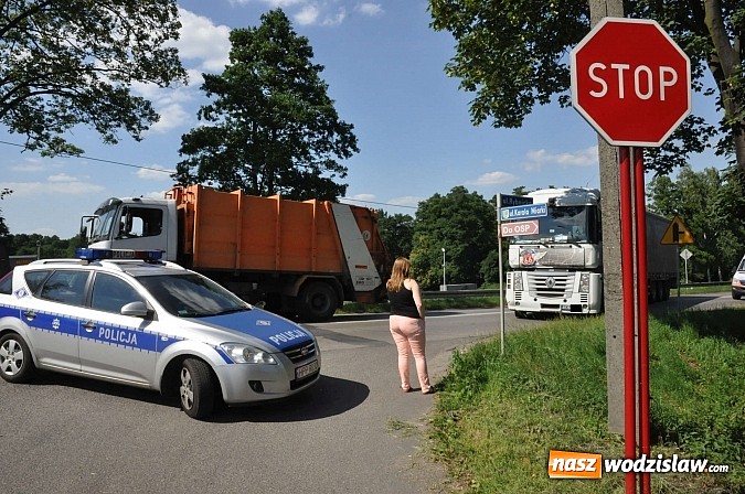 Zdjęcie w galerii na portalu naszwodzislaw.com: W Rzuchowie TIR wjechał w śmieciarkę  wiadomości z regionu