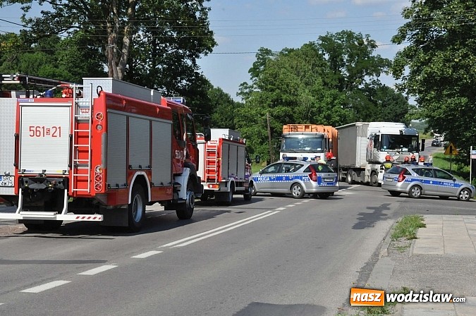 Zdjęcie w galerii na portalu naszwodzislaw.com: W Rzuchowie TIR wjechał w śmieciarkę  wiadomości z regionu