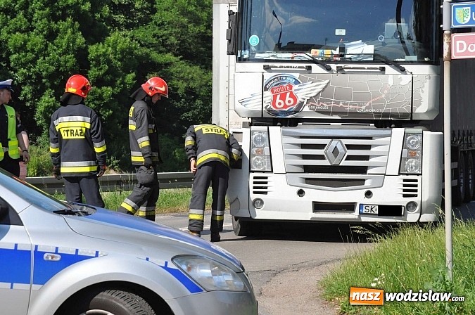 Zdjęcie w galerii na portalu naszwodzislaw.com: W Rzuchowie TIR wjechał w śmieciarkę  wiadomości z regionu