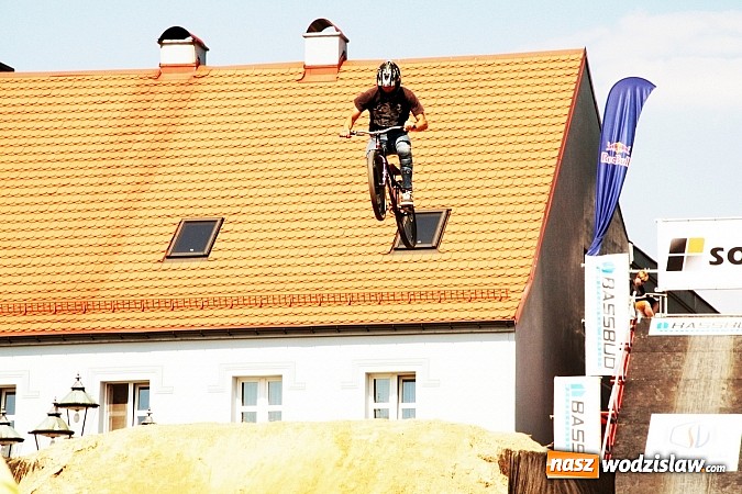 Zdjęcie w galerii na portalu naszwodzislaw.com: Niesamowite sportowe emocje zagościły na wodzisławski rynek wiadomości z regionu