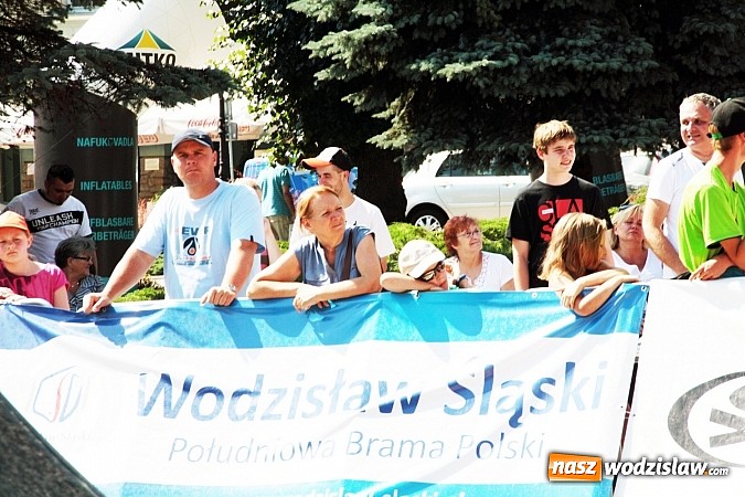 Zdjęcie w galerii na portalu naszwodzislaw.com: Niesamowite sportowe emocje zagościły na wodzisławski rynek wiadomości z regionu