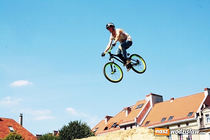 Zdjęcie w galerii na portalu naszwodzislaw.com: Niesamowite sportowe emocje zagościły na wodzisławski rynek wiadomości z regionu