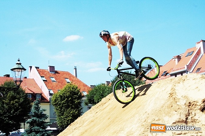 Zdjęcie w galerii na portalu naszwodzislaw.com: Niesamowite sportowe emocje zagościły na wodzisławski rynek wiadomości z regionu