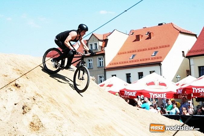 Zdjęcie w galerii na portalu naszwodzislaw.com: Niesamowite sportowe emocje zagościły na wodzisławski rynek wiadomości z regionu