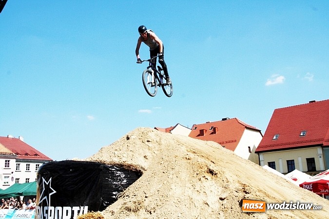 Zdjęcie w galerii na portalu naszwodzislaw.com: Niesamowite sportowe emocje zagościły na wodzisławski rynek wiadomości z regionu