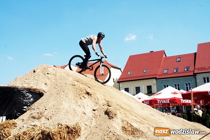 Zdjęcie w galerii na portalu naszwodzislaw.com: Niesamowite sportowe emocje zagościły na wodzisławski rynek wiadomości z regionu