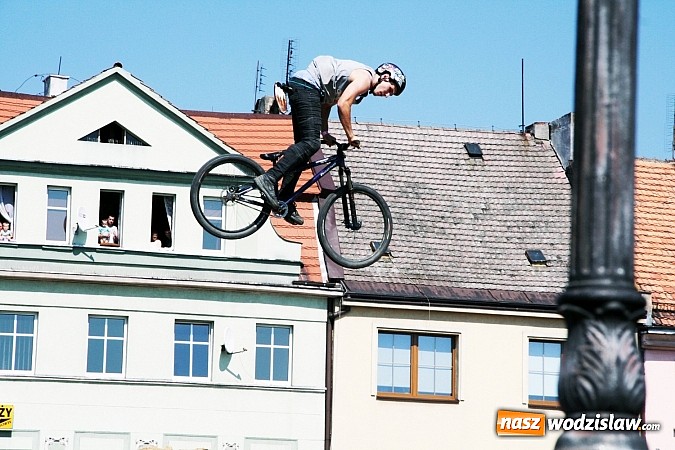 Zdjęcie w galerii na portalu naszwodzislaw.com: Niesamowite sportowe emocje zagościły na wodzisławski rynek wiadomości z regionu