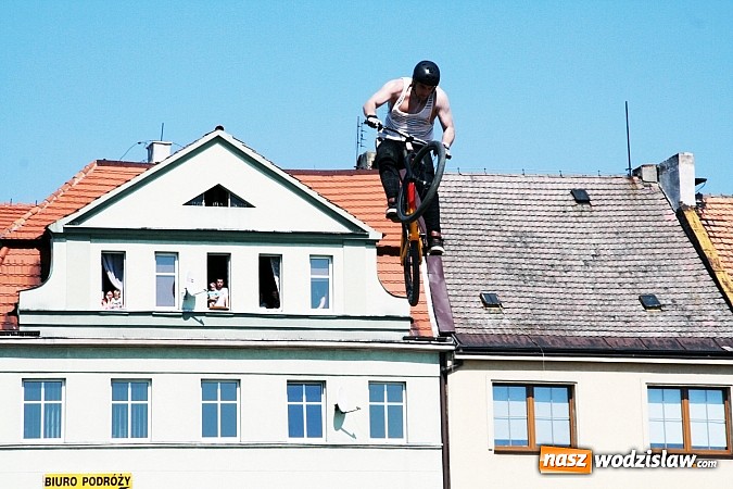 Zdjęcie w galerii na portalu naszwodzislaw.com: Niesamowite sportowe emocje zagościły na wodzisławski rynek wiadomości z regionu