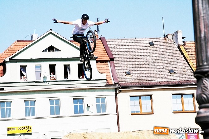 Zdjęcie w galerii na portalu naszwodzislaw.com: Niesamowite sportowe emocje zagościły na wodzisławski rynek wiadomości z regionu