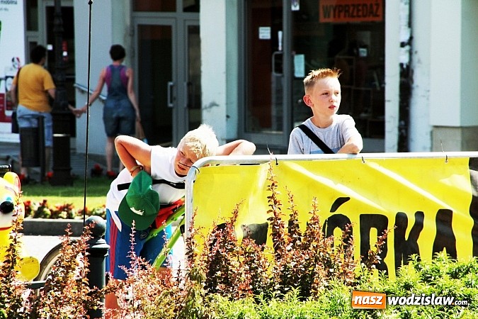 Zdjęcie w galerii na portalu naszwodzislaw.com: Niesamowite sportowe emocje zagościły na wodzisławski rynek wiadomości z regionu