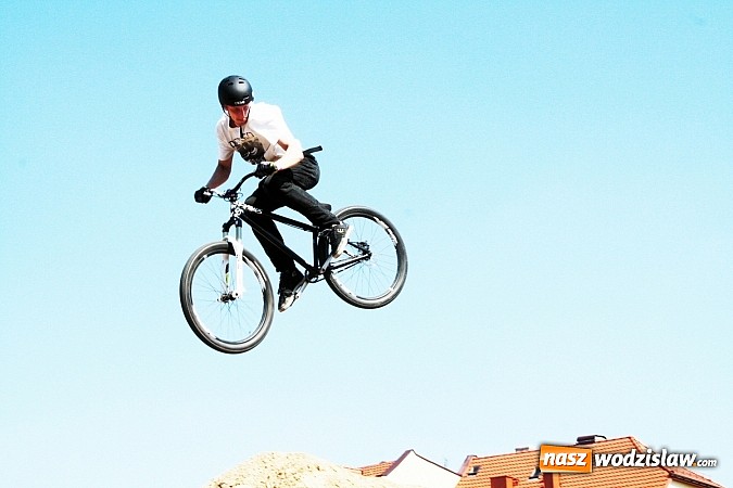 Zdjęcie w galerii na portalu naszwodzislaw.com: Niesamowite sportowe emocje zagościły na wodzisławski rynek wiadomości z regionu