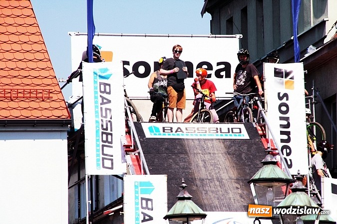 Zdjęcie w galerii na portalu naszwodzislaw.com: Niesamowite sportowe emocje zagościły na wodzisławski rynek wiadomości z regionu