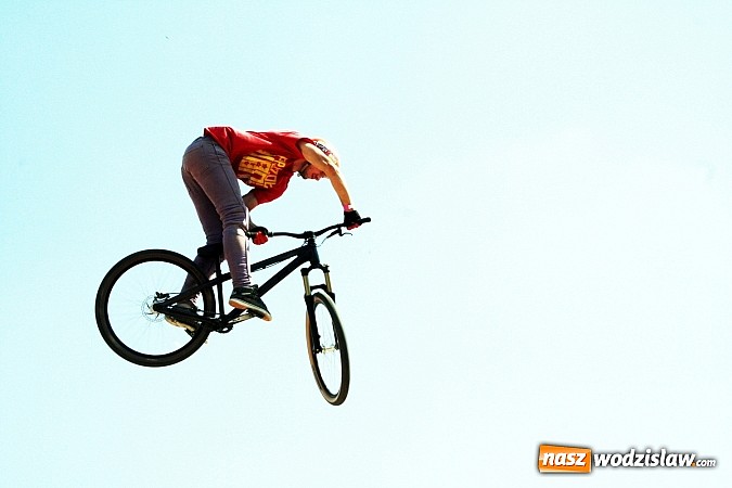 Zdjęcie w galerii na portalu naszwodzislaw.com: Niesamowite sportowe emocje zagościły na wodzisławski rynek wiadomości z regionu