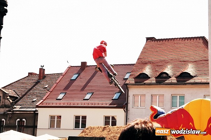 Zdjęcie w galerii na portalu naszwodzislaw.com: Niesamowite sportowe emocje zagościły na wodzisławski rynek wiadomości z regionu