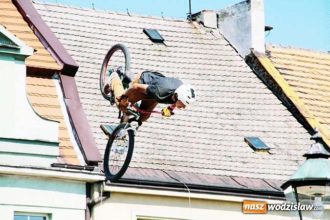 Zdjęcie w galerii na portalu naszwodzislaw.com: Niesamowite sportowe emocje zagościły na wodzisławski rynek wiadomości z regionu