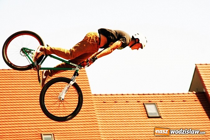 Zdjęcie w galerii na portalu naszwodzislaw.com: Niesamowite sportowe emocje zagościły na wodzisławski rynek wiadomości z regionu