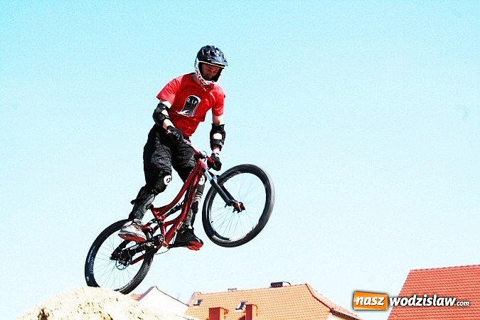 Zdjęcie w galerii na portalu naszwodzislaw.com: Niesamowite sportowe emocje zagościły na wodzisławski rynek wiadomości z regionu