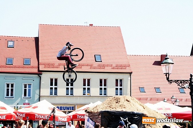 Zdjęcie w galerii na portalu naszwodzislaw.com: Niesamowite sportowe emocje zagościły na wodzisławski rynek wiadomości z regionu