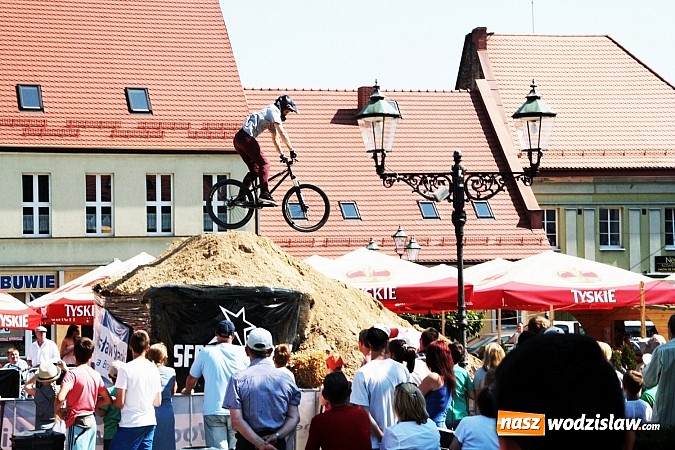 Zdjęcie w galerii na portalu naszwodzislaw.com: Niesamowite sportowe emocje zagościły na wodzisławski rynek wiadomości z regionu