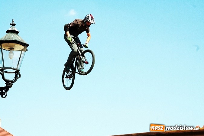 Zdjęcie w galerii na portalu naszwodzislaw.com: Niesamowite sportowe emocje zagościły na wodzisławski rynek wiadomości z regionu