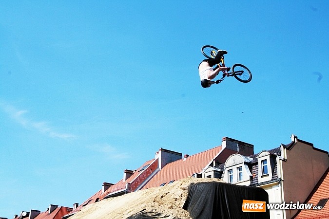 Zdjęcie w galerii na portalu naszwodzislaw.com: Niesamowite sportowe emocje zagościły na wodzisławski rynek wiadomości z regionu