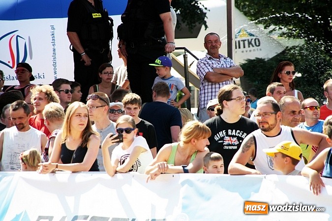 Zdjęcie w galerii na portalu naszwodzislaw.com: Niesamowite sportowe emocje zagościły na wodzisławski rynek wiadomości z regionu