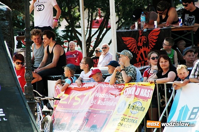 Zdjęcie w galerii na portalu naszwodzislaw.com: Niesamowite sportowe emocje zagościły na wodzisławski rynek wiadomości z regionu