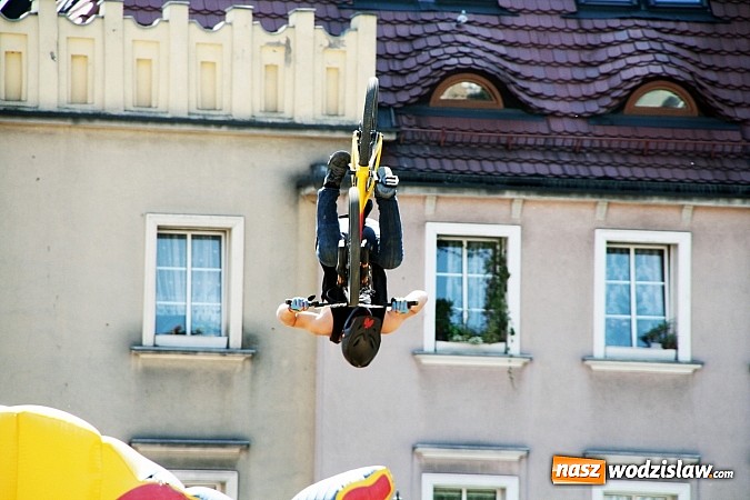 Zdjęcie w galerii na portalu naszwodzislaw.com: Niesamowite sportowe emocje zagościły na wodzisławski rynek wiadomości z regionu