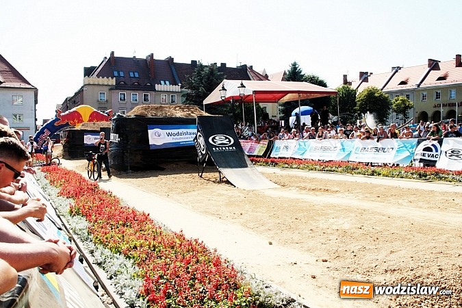 Zdjęcie w galerii na portalu naszwodzislaw.com: Niesamowite sportowe emocje zagościły na wodzisławski rynek wiadomości z regionu