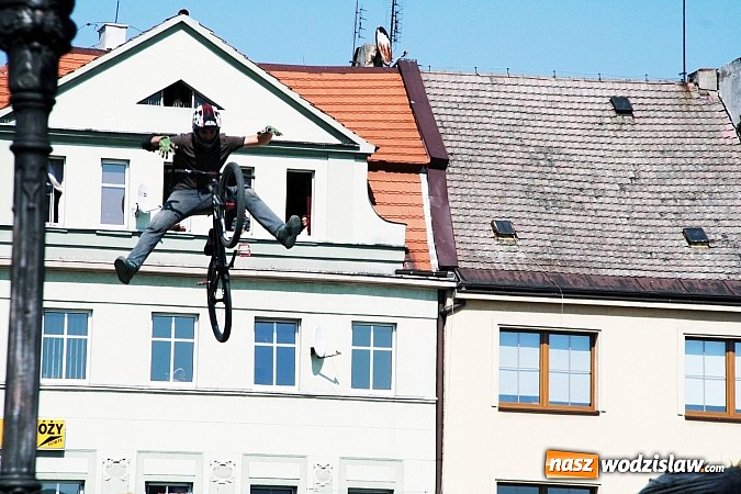 Zdjęcie w galerii na portalu naszwodzislaw.com: Niesamowite sportowe emocje zagościły na wodzisławski rynek wiadomości z regionu