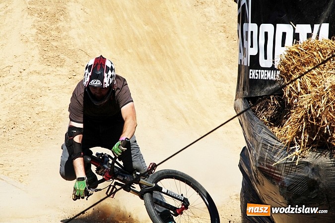 Zdjęcie w galerii na portalu naszwodzislaw.com: Niesamowite sportowe emocje zagościły na wodzisławski rynek wiadomości z regionu