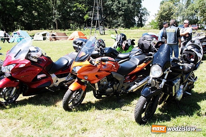 Zdjęcie w galerii na portalu naszwodzislaw.com: Mroczny Zlot Motocyklowy przyciągnął do Godowa tłumy fanów jednośladów wiadomości z regionu