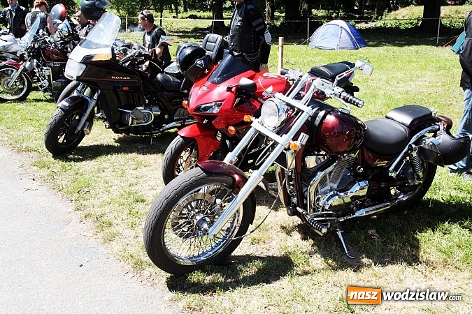 Zdjęcie w galerii na portalu naszwodzislaw.com: Mroczny Zlot Motocyklowy przyciągnął do Godowa tłumy fanów jednośladów wiadomości z regionu