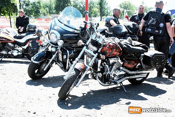 Zdjęcie w galerii na portalu naszwodzislaw.com: Mroczny Zlot Motocyklowy przyciągnął do Godowa tłumy fanów jednośladów wiadomości z regionu