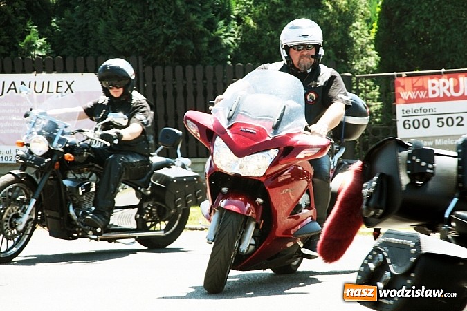 Zdjęcie w galerii na portalu naszwodzislaw.com: Mroczny Zlot Motocyklowy przyciągnął do Godowa tłumy fanów jednośladów wiadomości z regionu