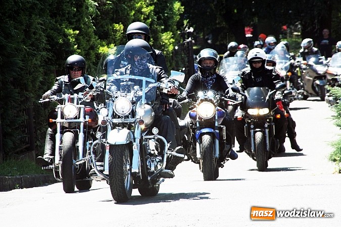 Zdjęcie w galerii na portalu naszwodzislaw.com: Mroczny Zlot Motocyklowy przyciągnął do Godowa tłumy fanów jednośladów wiadomości z regionu
