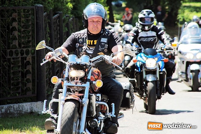 Zdjęcie w galerii na portalu naszwodzislaw.com: Mroczny Zlot Motocyklowy przyciągnął do Godowa tłumy fanów jednośladów wiadomości z regionu