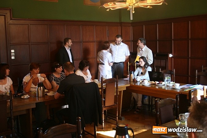 Zdjęcie w galerii na portalu naszwodzislaw.com: Zespół ekspertów ds. ograniczenia niskiej emisji przyjechał do Rydułtów wiadomości z regionu