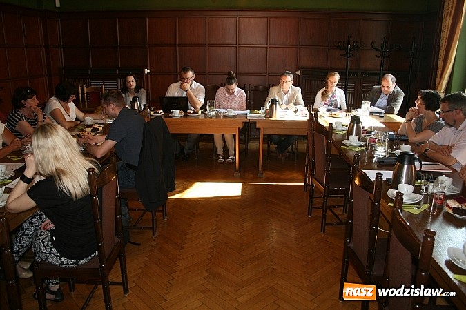 Zdjęcie w galerii na portalu naszwodzislaw.com: Zespół ekspertów ds. ograniczenia niskiej emisji przyjechał do Rydułtów wiadomości z regionu