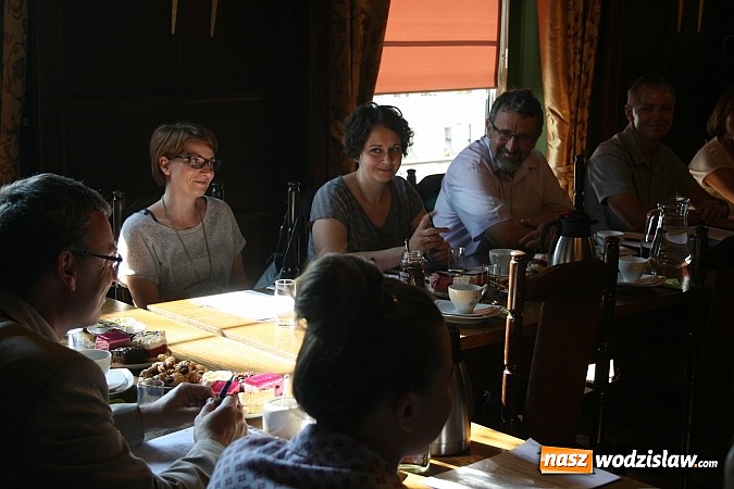 Zdjęcie w galerii na portalu naszwodzislaw.com: Zespół ekspertów ds. ograniczenia niskiej emisji przyjechał do Rydułtów wiadomości z regionu