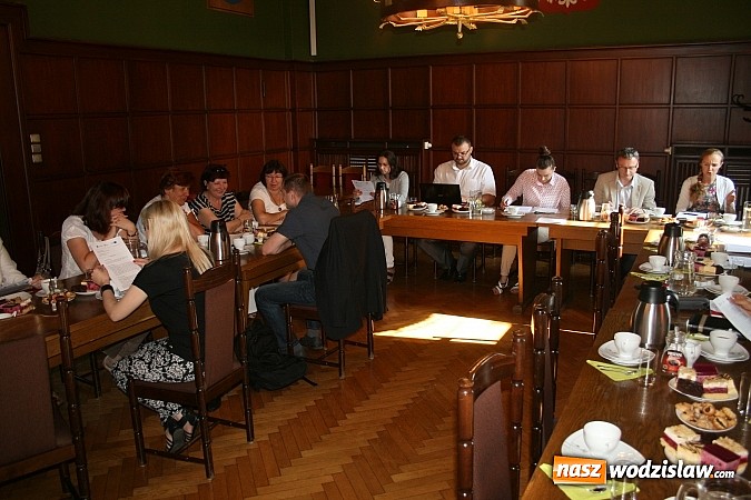 Zdjęcie w galerii na portalu naszwodzislaw.com: Zespół ekspertów ds. ograniczenia niskiej emisji przyjechał do Rydułtów wiadomości z regionu