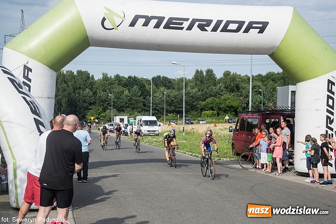 Zdjęcie w galerii na portalu naszwodzislaw.com: Młodzi cykliści opanowali rydułtowską strefę gospodarczą wiadomości z regionu