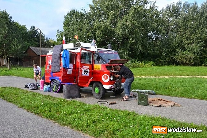 Zdjęcie w galerii na portalu naszwodzislaw.com: Ekipa z Raciborza weźmie udział w tegorocznej edycji rajdu charytatywnego Złombol wiadomości z regionu