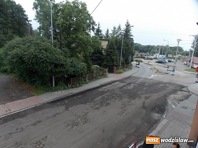 Zdjęcie w galerii na portalu naszwodzislaw.com: Mieszkańcy wyrazili swoje obawy wobec remontu ulicy Chrobrego  wiadomości z regionu