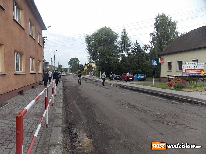 Zdjęcie w galerii na portalu naszwodzislaw.com: Mieszkańcy wyrazili swoje obawy wobec remontu ulicy Chrobrego  wiadomości z regionu
