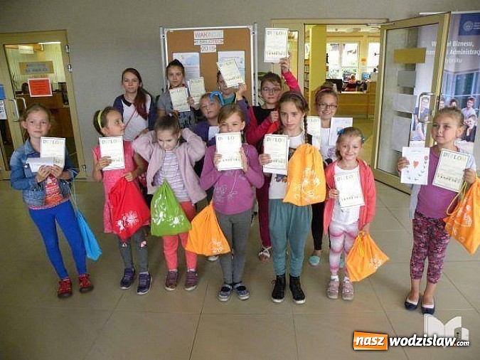 Zdjęcie w galerii na portalu naszwodzislaw.com: Jak mijają wakacje w bibliotece? wiadomości z regionu