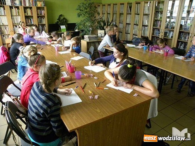 Zdjęcie w galerii na portalu naszwodzislaw.com: Jak mijają wakacje w bibliotece? wiadomości z regionu